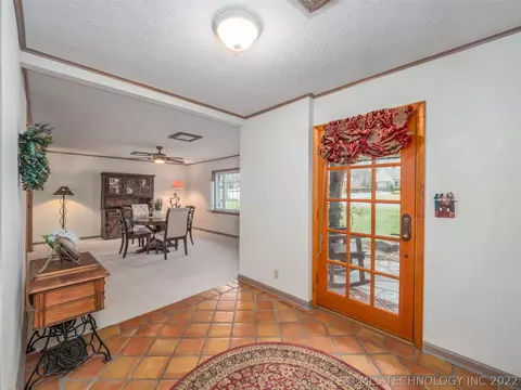 2976 E 45th Pl, Tulsa, OK 74105 photo 8