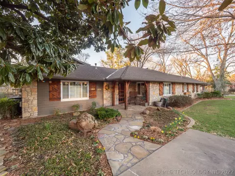 2976 E 45th Pl, Tulsa, OK 74105 photo 5