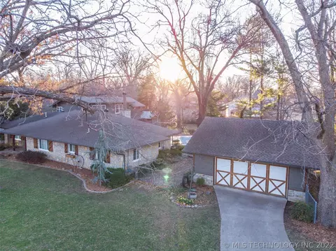 2976 E 45th Pl, Tulsa, OK 74105 photo 2
