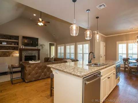 3226 E 34th St, Tulsa, OK 74105 photo 12
