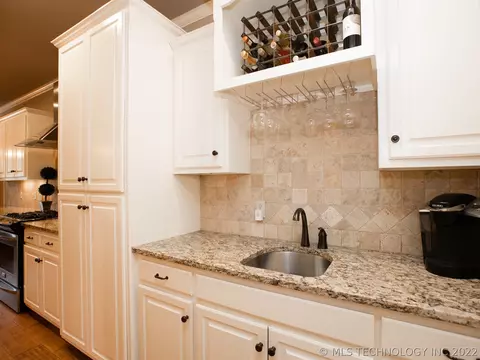 3226 E 34th St, Tulsa, OK 74105 photo 8