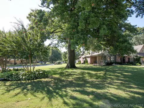 3226 E 34th St, Tulsa, OK 74105 photo 3