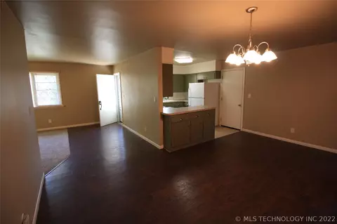 10909 E 3rd St, Tulsa, OK 74128 photo 8