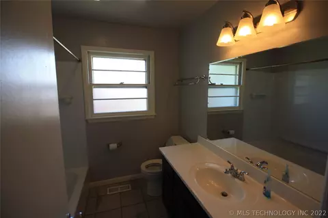 10909 E 3rd St, Tulsa, OK 74128 photo 5