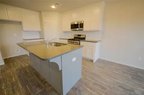 13330 E 43rd St, Tulsa, OK 74134 photo 8