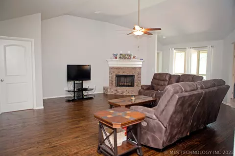 1210 E 133rd Pl, Glenpool, OK 74033 photo 7