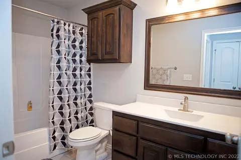 1210 E 133rd Pl, Glenpool, OK 74033 photo 24