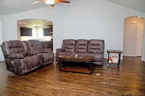 1210 E 133rd Pl, Glenpool, OK 74033 photo 8