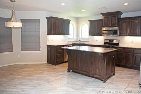 1210 E 133rd Pl, Glenpool, OK 74033 photo 10