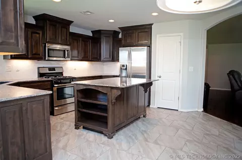 1210 E 133rd Pl, Glenpool, OK 74033 photo 13