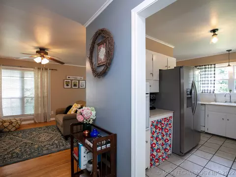 1568 E 59th Pl, Tulsa, OK 74105 photo 3