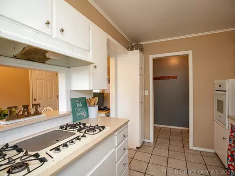 1568 E 59th Pl, Tulsa, OK 74105 photo 16