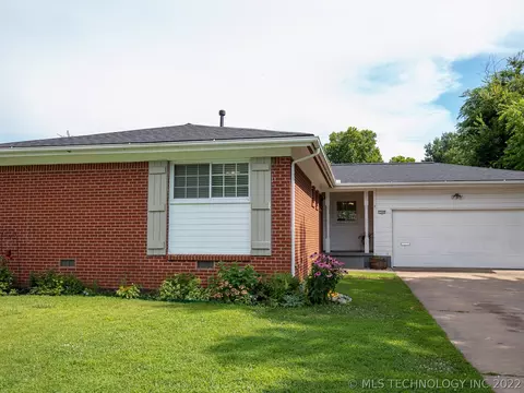 1568 E 59th Pl, Tulsa, OK 74105 photo 1