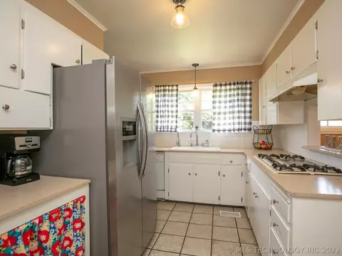 1568 E 59th Pl, Tulsa, OK 74105 photo 13