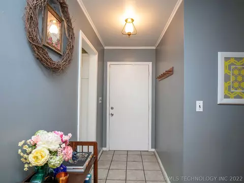 1568 E 59th Pl, Tulsa, OK 74105 photo 2