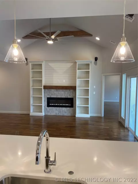 1715 E 57th Pl, Tulsa, OK 74105 photo 5