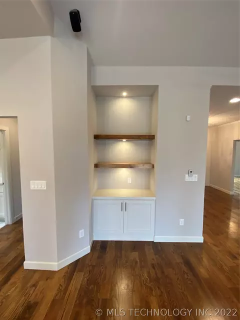 1715 E 57th Pl, Tulsa, OK 74105 photo 9