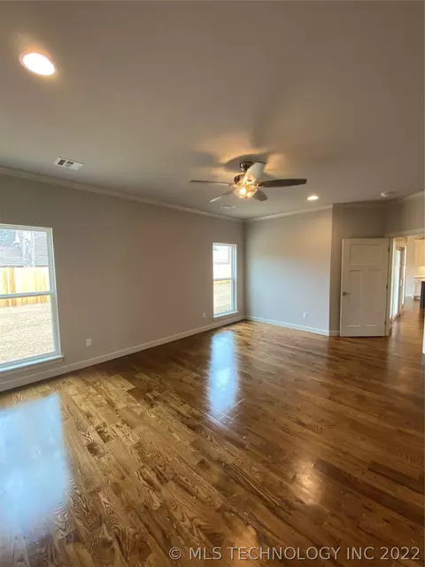 1715 E 57th Pl, Tulsa, OK 74105 photo 12