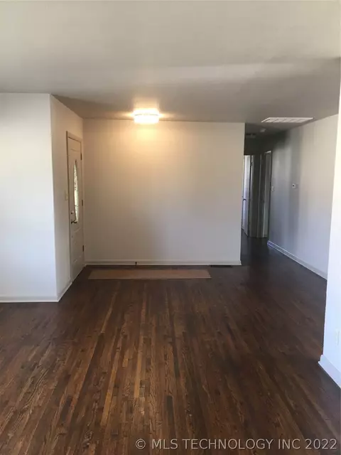 1215 E 9th St, Cushing, OK 74023 photo 3