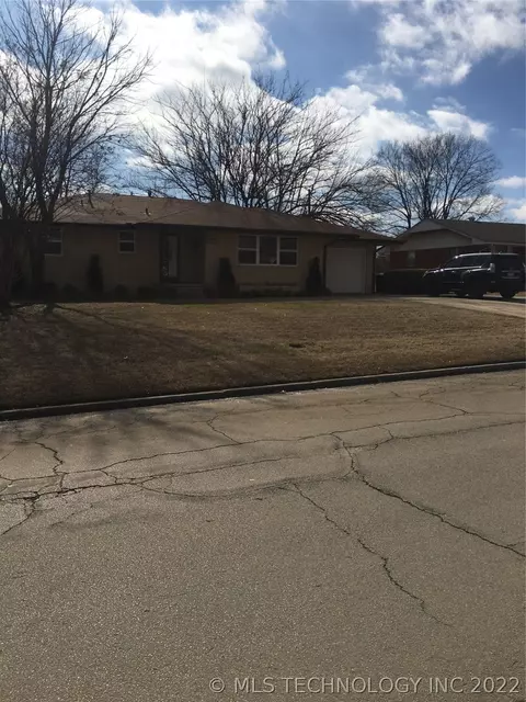 1215 E 9th St, Cushing, OK 74023 photo 1