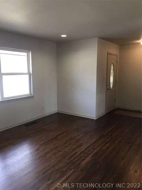 1215 E 9th St, Cushing, OK 74023 photo 4