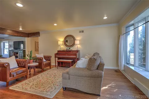 2661 E 33rd Pl, Tulsa, OK 74105 photo 9