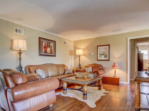5428 E 19th St, Tulsa, OK 74112 photo 3