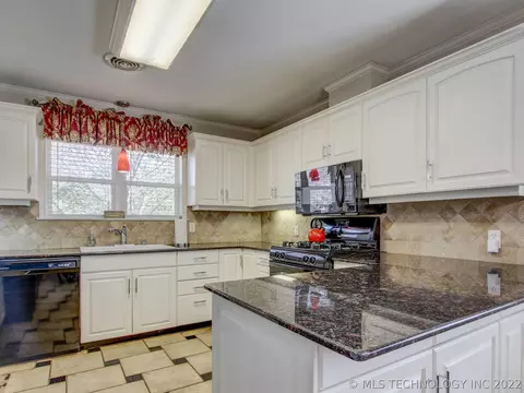 5428 E 19th St, Tulsa, OK 74112 photo 8