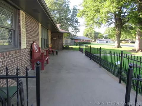 111 Circle Dr, Checotah, OK 74426 photo 8