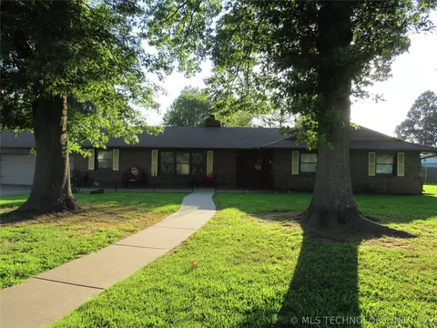 111 Circle Dr, Checotah, OK 74426 photo 3