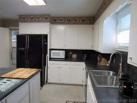 111 Circle Dr, Checotah, OK 74426 photo 12