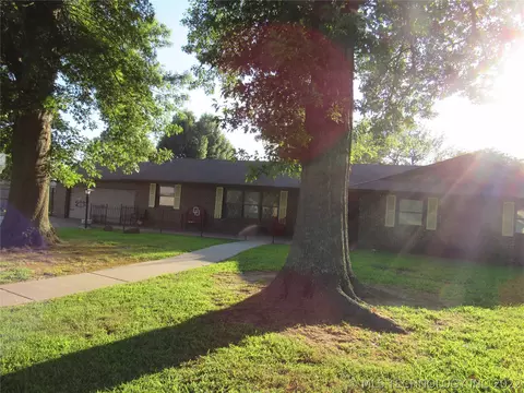 111 Circle Dr, Checotah, OK 74426 photo 6