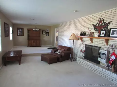 111 Circle Dr, Checotah, OK 74426 photo 10