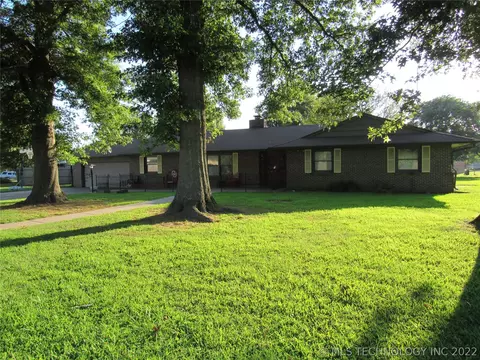 111 Circle Dr, Checotah, OK 74426 photo 4