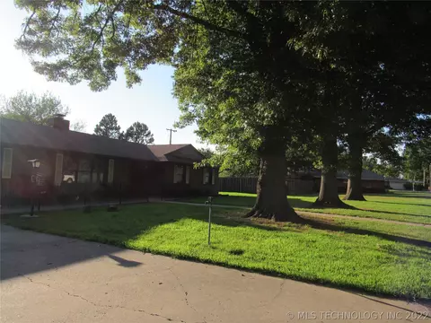 111 Circle Dr, Checotah, OK 74426 photo 5