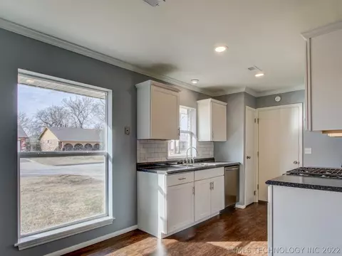 8919 E 47th St, Tulsa, OK 74145 photo 5