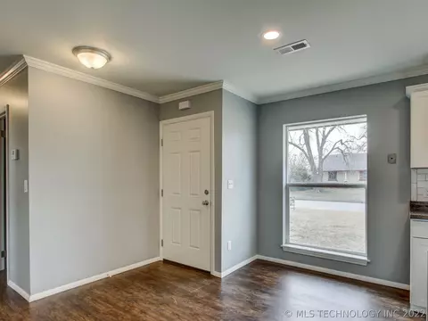 8919 E 47th St, Tulsa, OK 74145 photo 4