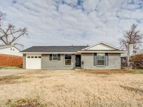 8919 E 47th St, Tulsa, OK 74145 photo 2