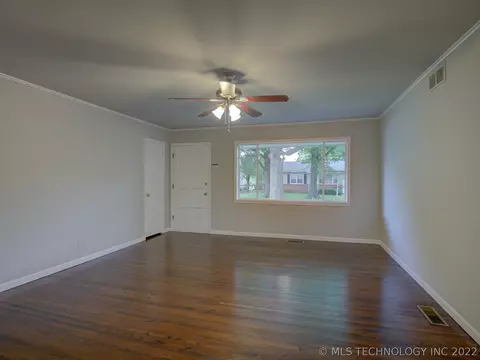 1609 E 54th Pl S, Tulsa, OK 74105 photo 3