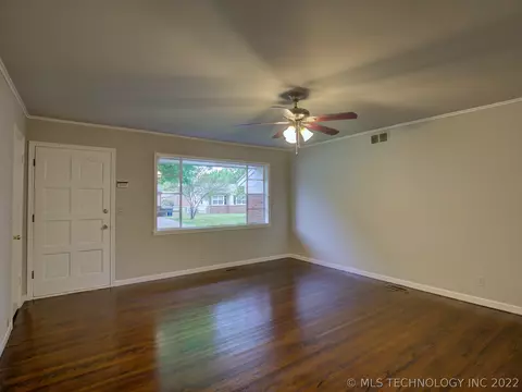 1609 E 54th Pl S, Tulsa, OK 74105 photo 2