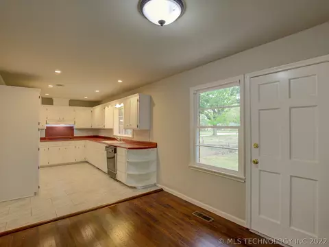 1609 E 54th Pl S, Tulsa, OK 74105 photo 10