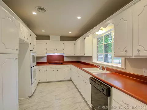 1609 E 54th Pl S, Tulsa, OK 74105 photo 13