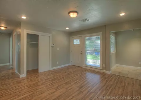 5947 E 26th St, Tulsa, OK 74114 photo 3
