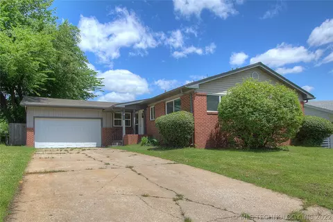 5947 E 26th St, Tulsa, OK 74114 photo 1