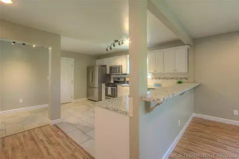 5947 E 26th St, Tulsa, OK 74114 photo 7
