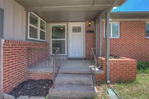 5947 E 26th St, Tulsa, OK 74114 photo 2