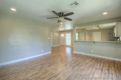 5947 E 26th St, Tulsa, OK 74114 photo 6