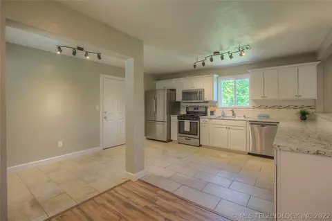 5947 E 26th St, Tulsa, OK 74114 photo 8
