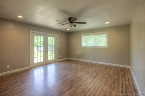 5947 E 26th St, Tulsa, OK 74114 photo 4