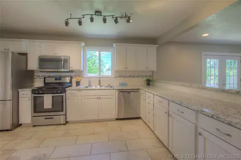 5947 E 26th St, Tulsa, OK 74114 photo 9
